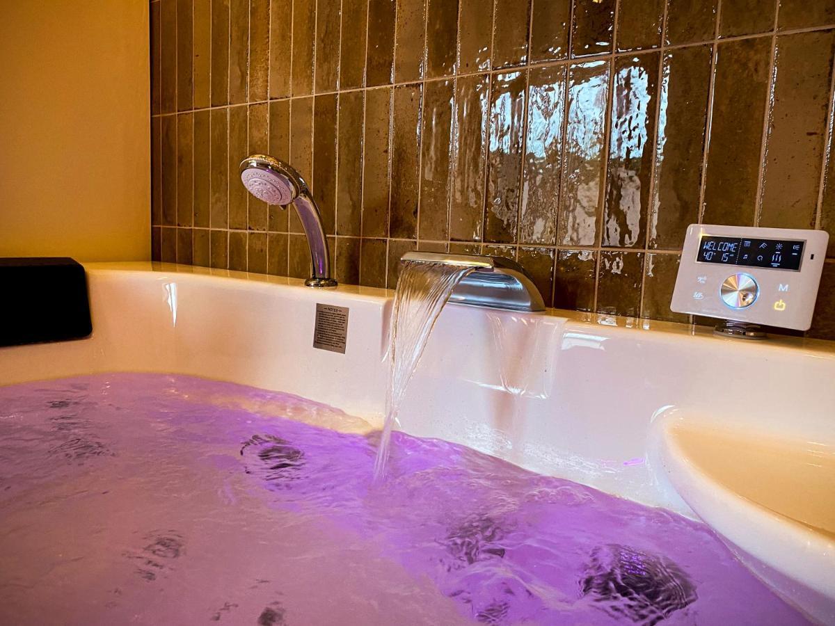 Love Room Suite Bali - Auray En Bretagne Brech Ngoại thất bức ảnh