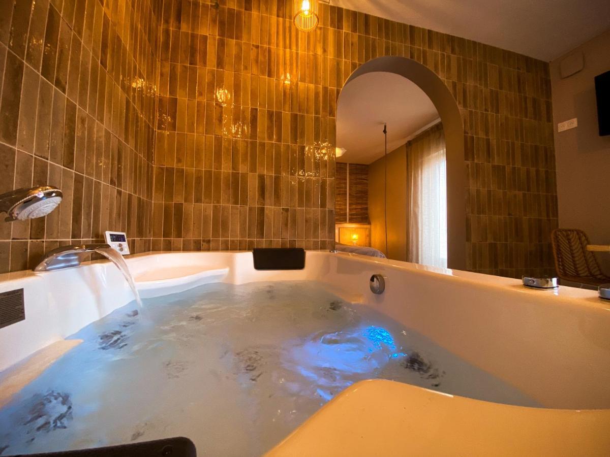 Love Room Suite Bali - Auray En Bretagne Brech Ngoại thất bức ảnh